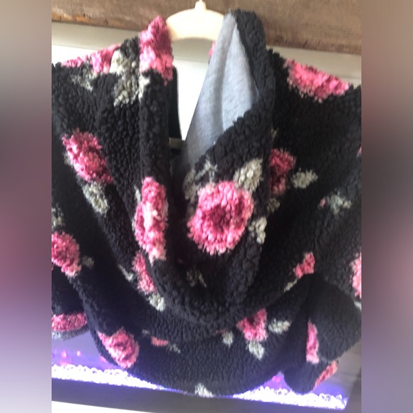 Girls cropped Justice hoodie - Picture 7 of 7